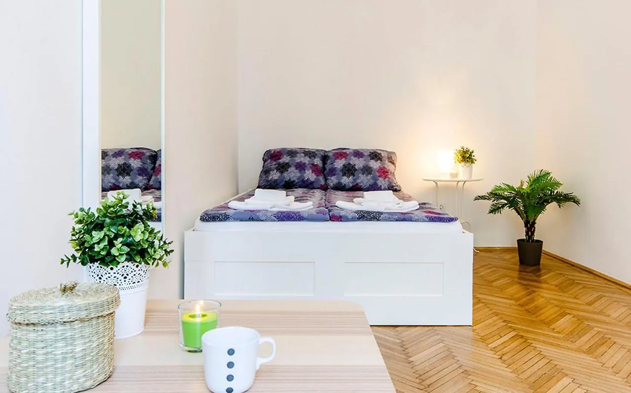 Cozy 2 Bedroom Apartment In Terez Boulevard. 布达佩斯 0*,