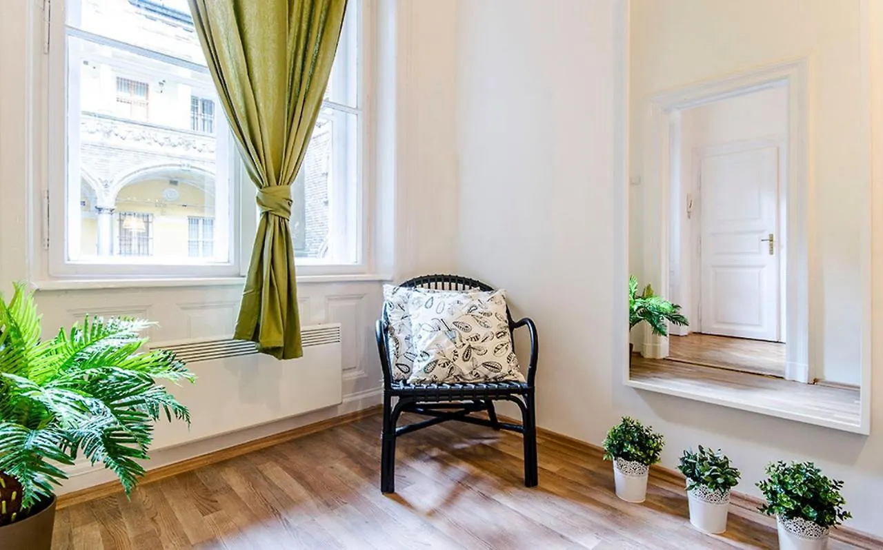 Cozy 2 Bedroom Apartment In Terez Boulevard. 布达佩斯