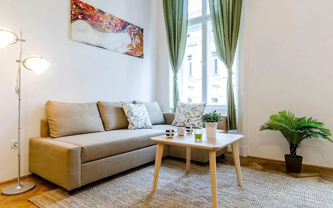 Cozy 2 Bedroom Apartment In Terez Boulevard. 布达佩斯 匈牙利