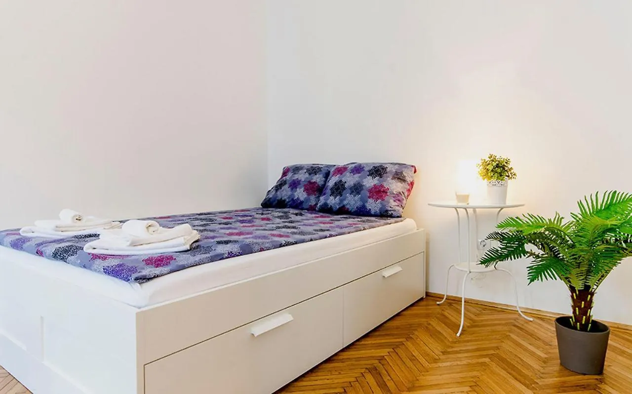 Cozy 2 Bedroom Apartment In Terez Boulevard. 布达佩斯